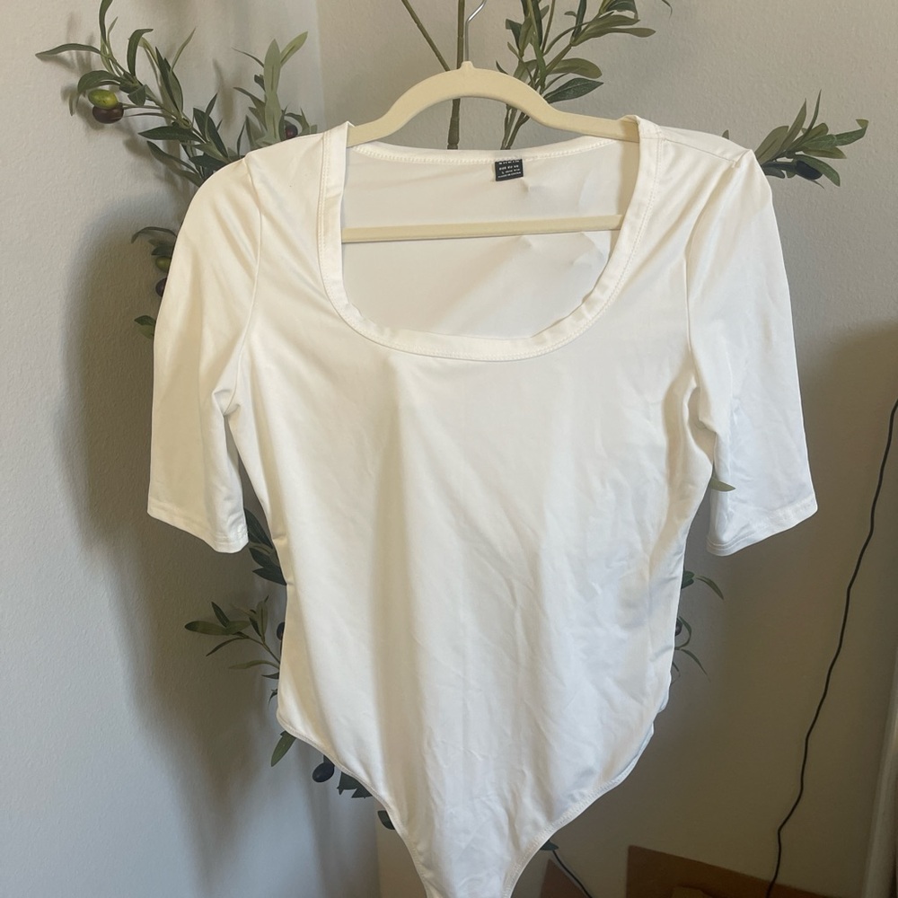 SHEIN White Scoop Neck Bodysuit